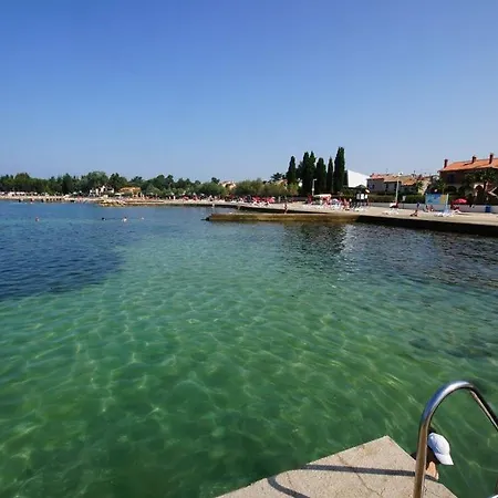 5203-1 For 6 Pers In Porec