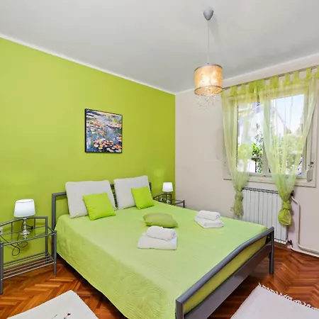 Apartman 5203-1 For 6 Pers In