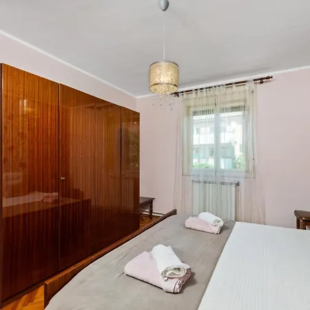 Apartment 5203-1 For 6 Pers In Porec