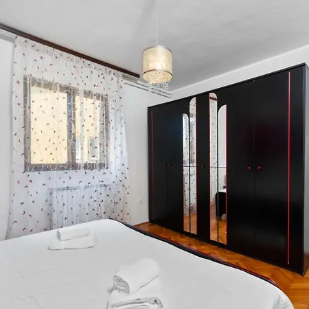 Apartman 5203-1 For 6 Pers In